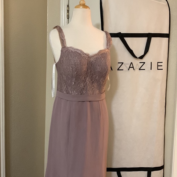 Very nice dresses in excellent condition I only used it on one occasion - Picture 3 of 5